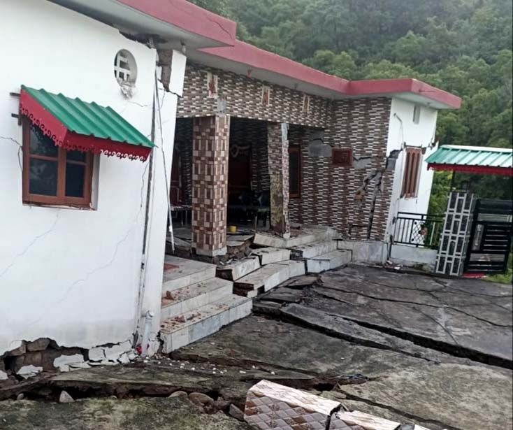 Land sinks in Nurpur village, 7 families rendered homeless