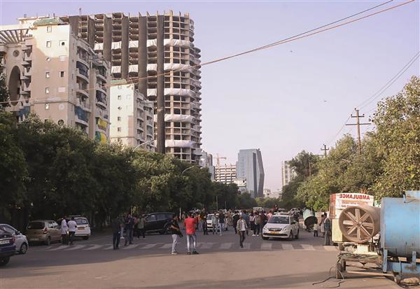 Noida twin tower demolition: Last moments of evacuation and a sleeping man!