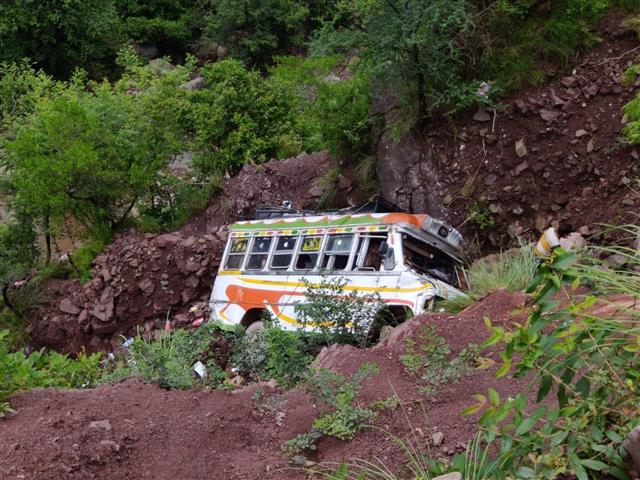 18 injured as minibus falls into gorge in J-K's Udhampur