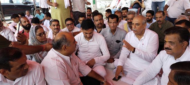 Kurukshetra: Congress protests as toilet water flows into holy sarovar