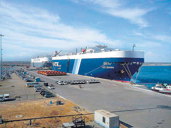 Sri Lanka allows Chinese 'spy' ship to dock at port