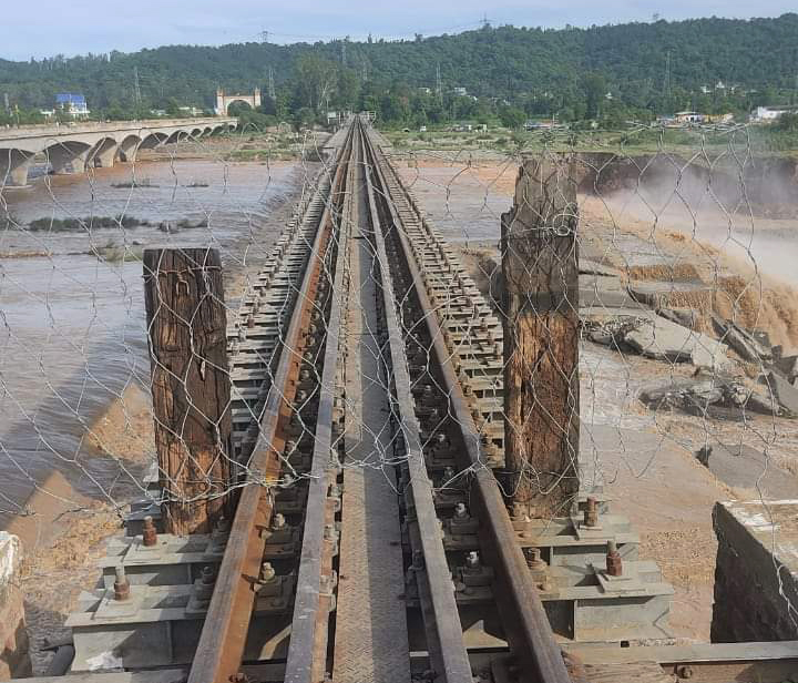Bridge unsafe, tain service on Pathankot-Jogindernagar line halted