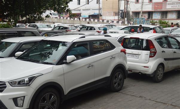 Ludhiana MC must recruit own staff for running parking lots in city, NGO writes to CM