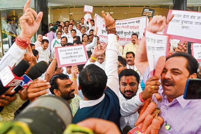 Eknath Shinde, Uddhav Thackeray factions clash outside Assembly in Mumbai