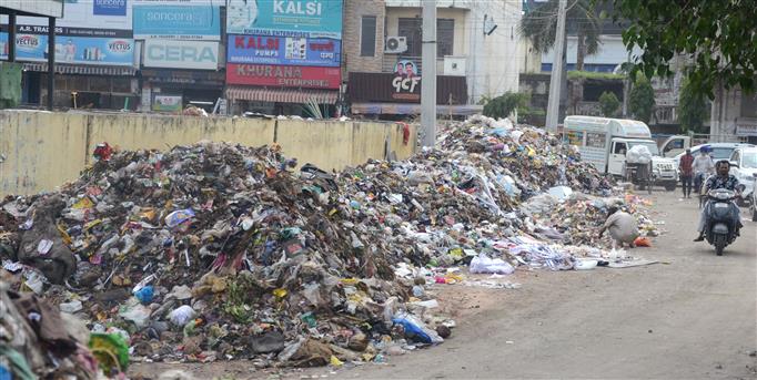 Jalandhar city sees heaps of garbage as pvt firm’s contract ends