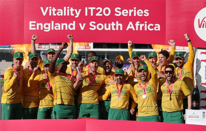 South Africa crush England by 90 runs to win T20 series