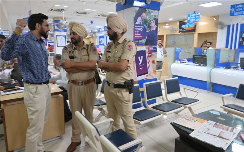 8-yr-old walks away with bag carrying Rs 35L from Patiala bank