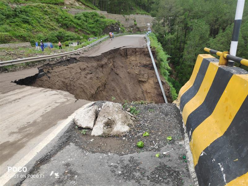 Traffic diverts on Solan-Shimla highway after portion of road caves in