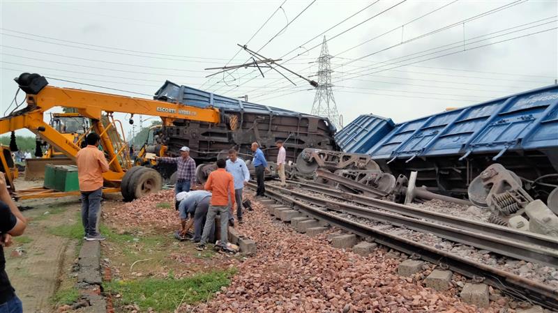 Eight wagons of goods train derail in Rohtak, rail traffic halted