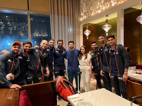Varun Dhawan 'was like a boy in a candy shop' when he met Team India; pics inside