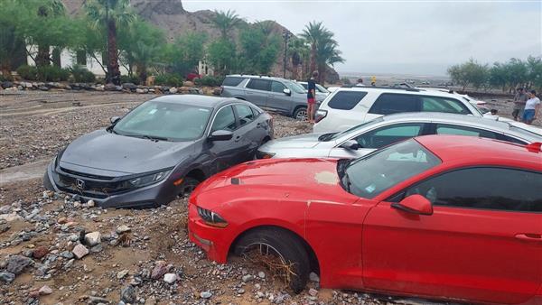Flash floods strand 1,000 people in California's Death Valley National Park