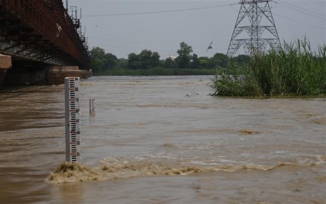 Yamuna recedes below danger mark in Delhi; CM urges people to avoid river banks