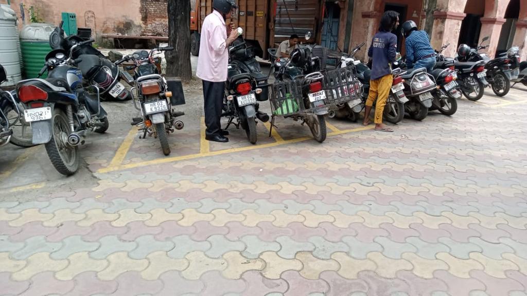Marking of parking spaces begins in twin cities of Yamunanagar-Jagadhri