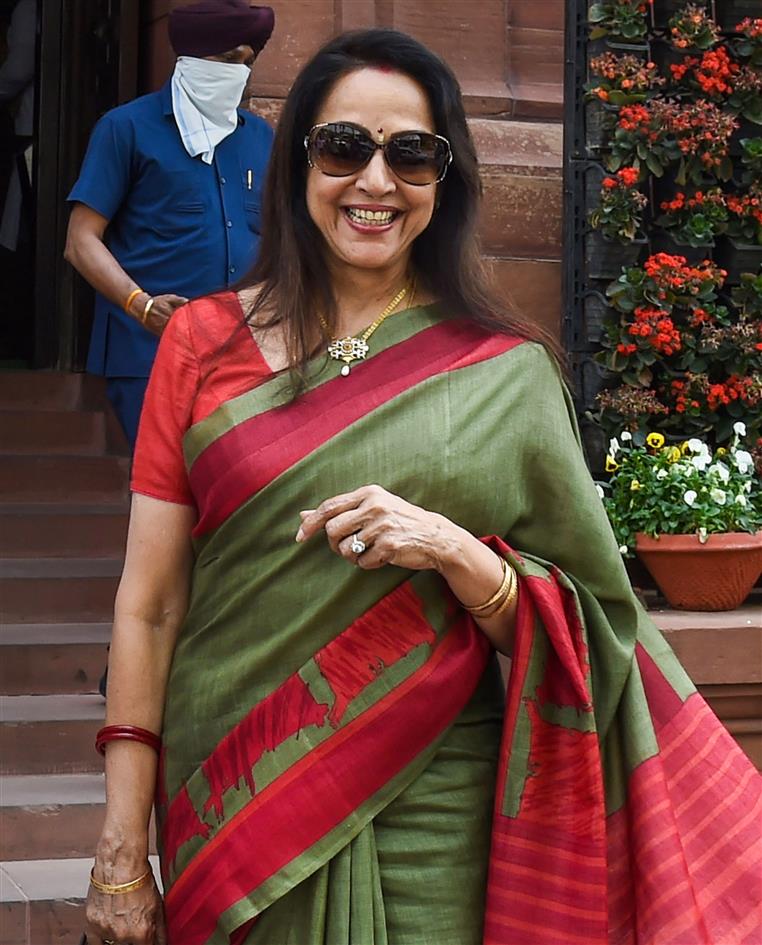 The six-yard heritage of saree is weaving an exquisite yarn in political circles