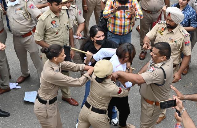Agitating teachers detained in Ludhiana, protest march cancelled