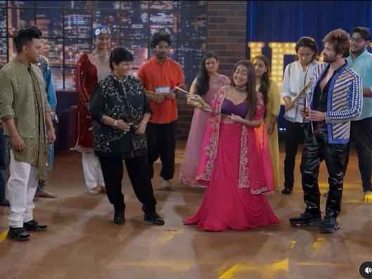 Watch: Neha Kakkar welcomes Falguni Pathak on 'Indian Idol' amidst 'Maine Paayal Hai Chhankai' remake controversy