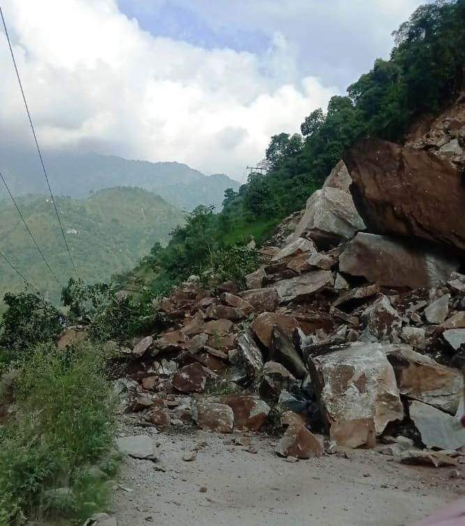 Chandigarh-Manali highway blocked due to landslide near Mandi