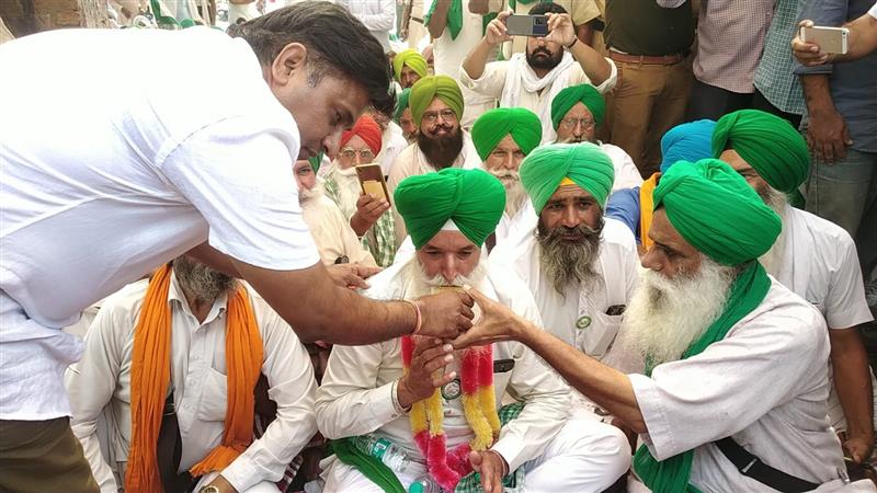 Farm leader Sukhdev Singh Bura Gujjar ends fast