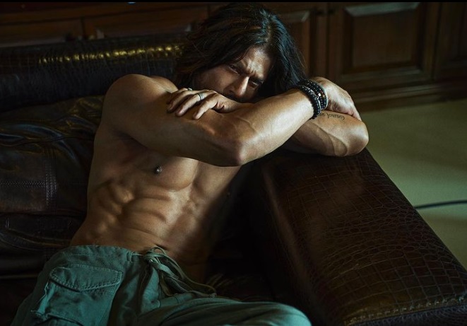 Shah Rukh Khan's new shirtless pic is thirst trap; 'me also waiting for Pathaan' he says