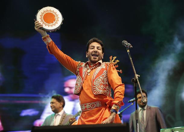 Legendary Punjabi singer Gurdas Maan releases single Gal Sunoh Punjabi Dosto