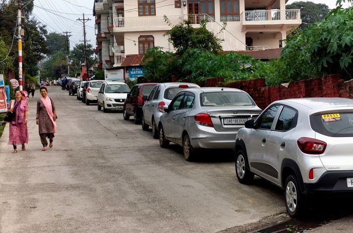 No parking slots in Smart City Dharamsala, locals hassled