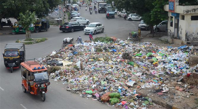 Demands not met, Jalandhar sanitation workers stay away from work