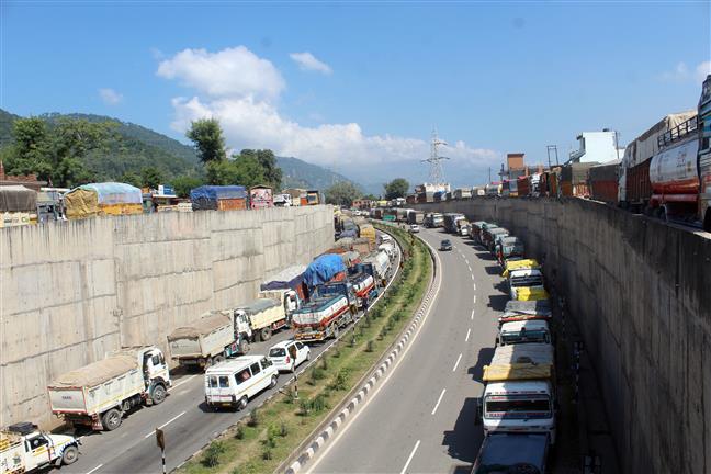 Put in place robust mechanism to regulate Srinagar-Jammu highway traffic, officials told