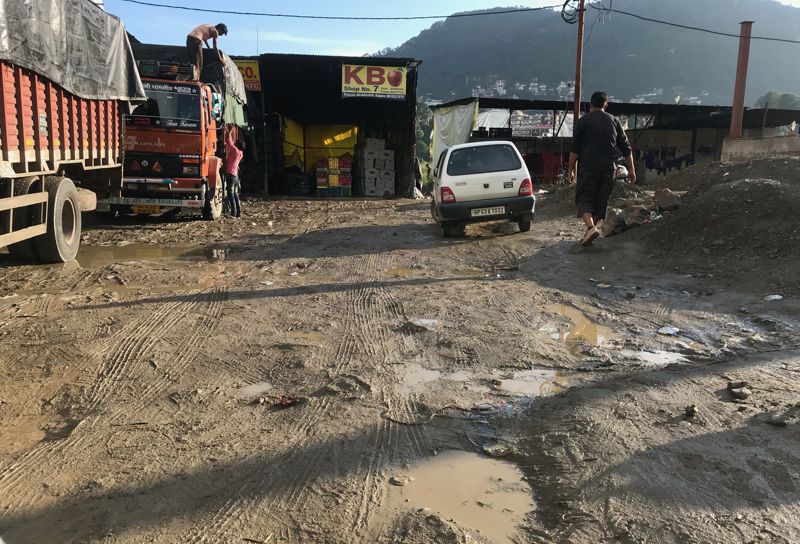 Slush-filled temporary sheds, lack of amenities at Solan APMC irk traders