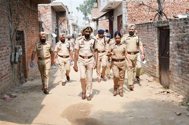 Police conduct cordon, search op in Shiv Nagar
