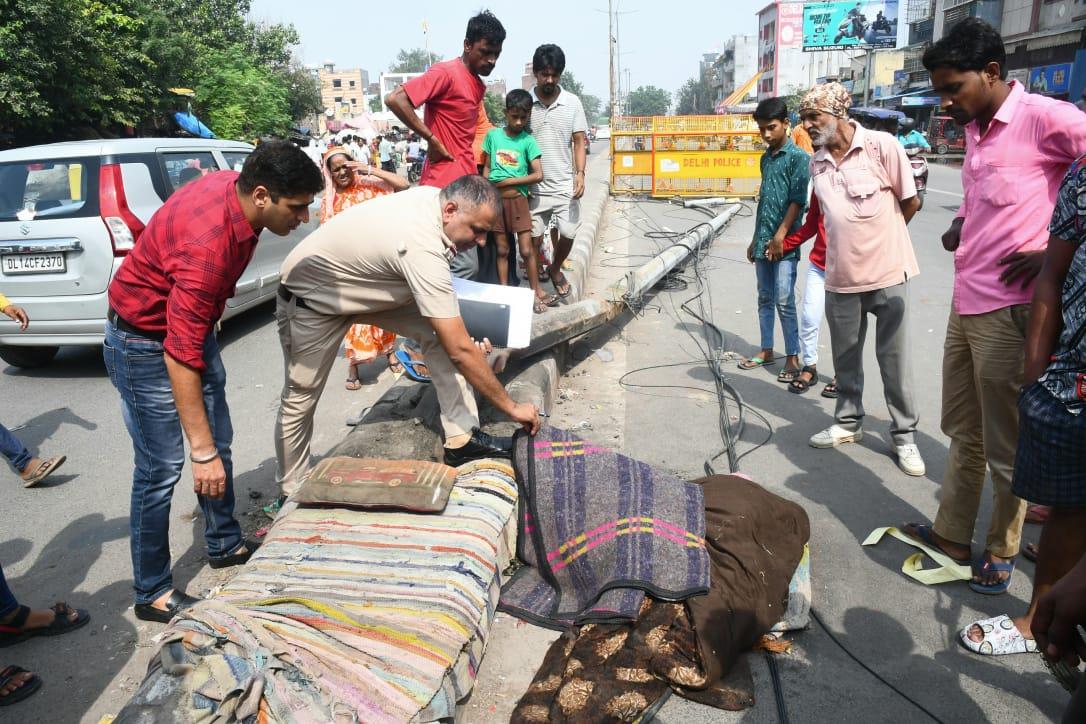 4 killed in Delhi as truck runs over people sleeping on road divider