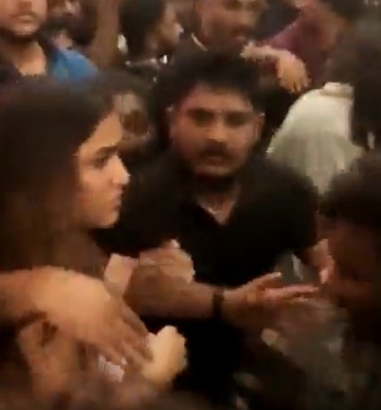 Malayalam actors 'molested' at mall