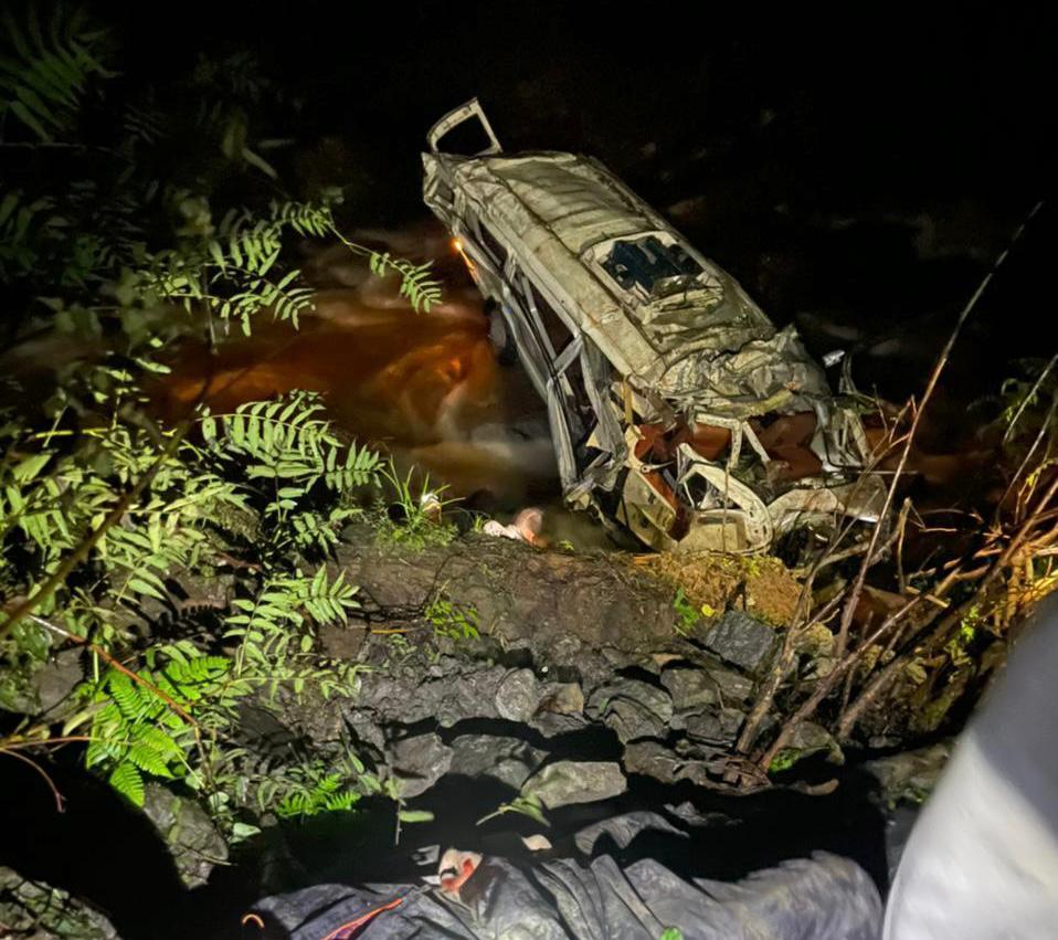 7 tourists killed, 10 others injured as vehicle falls into gorge in Himachal's Kullu