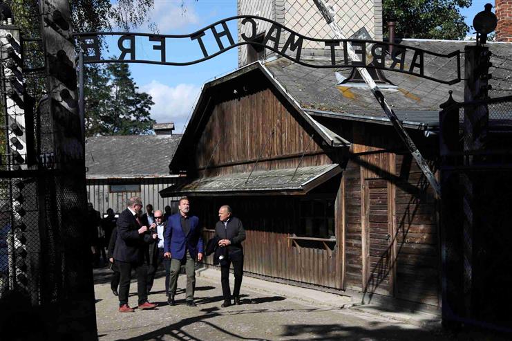 Schwarzenegger calls for 'fight against hate' during Auschwitz visit