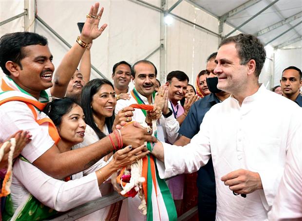 Rahul Gandhi promises sops in poll-bound Gujarat
