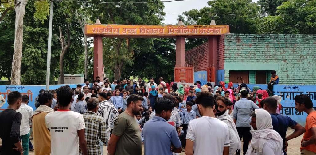 Students protest shortage of teachers in Karnal village school