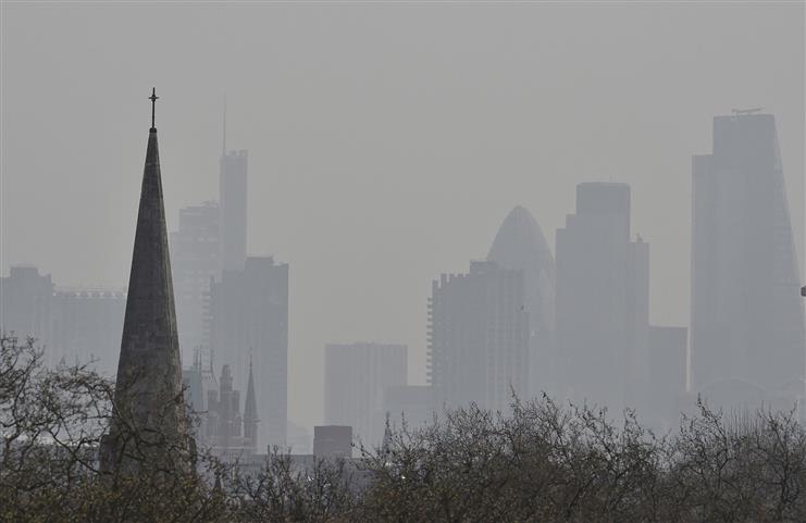 Air pollution may trigger lung cancer in non-smokers: Scientists