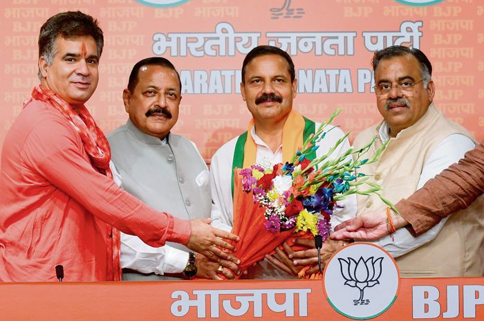 Ex-MLA Mankotia joins BJP
