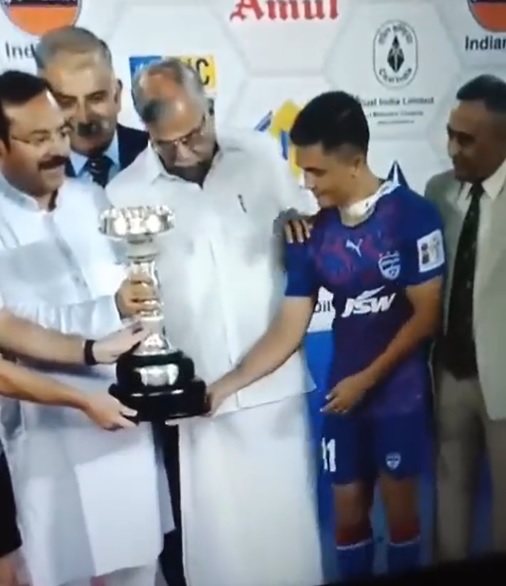 Viral video: Sports fraternity, fans criticise West Bengal Governor for ‘pushing aside’ Sunil Chhetri to pose with trophy