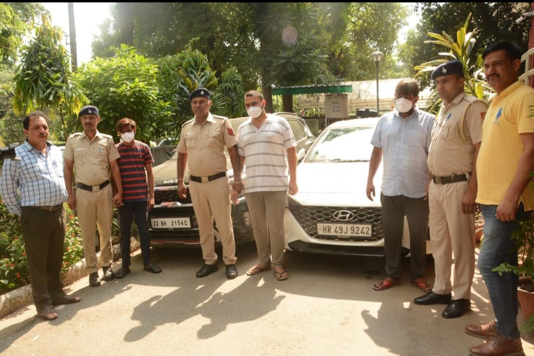 3 offering shipping service held for duping Chandigarh resident, 2 cars seized