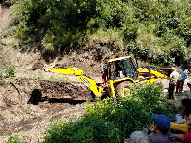 No trace of driver buried under debris in Sirmaur district for 2 days