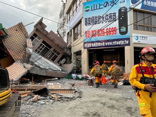 Powerful earthquake hits southeast Taiwan, collapsing building
