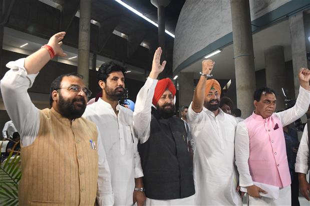 Congress MLAs put up spirited fight against ‘illegal’ motion in Punjab Assembly