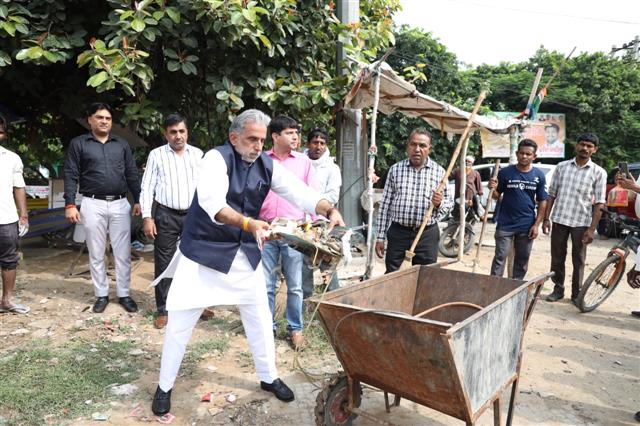 Cleanliness drive begins in Faridabad