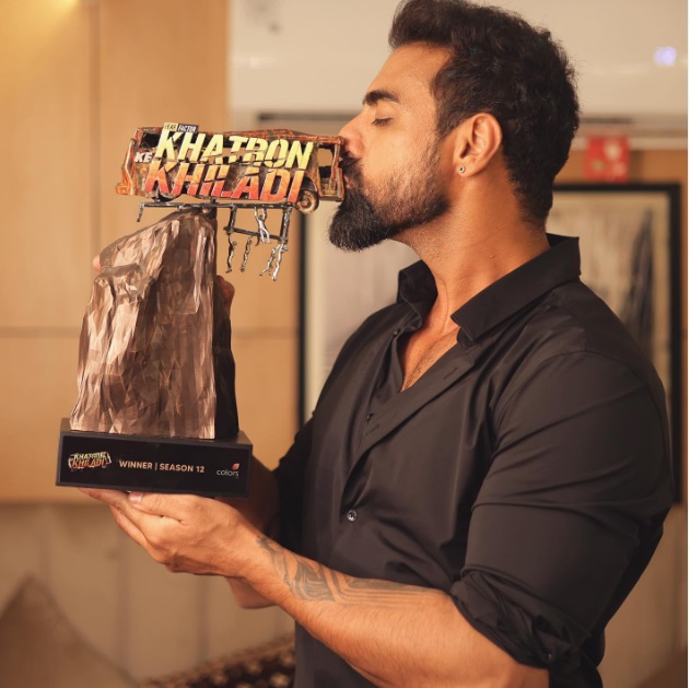 Tushar Kalia flaunts ‘Khatron Ke Khiladi 12’ winner trophy, shares video of his finale stunt