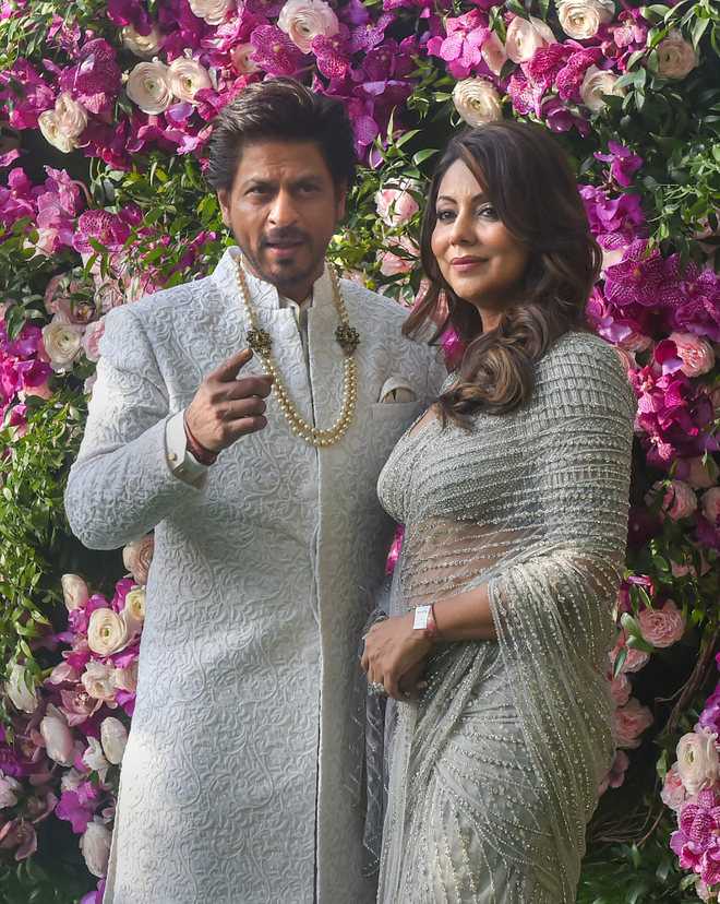 This Habit Of Shah Rukh Khan During House Parties Annoys Wife Gauri Khan The Tribune India