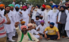 Karnal farmers lift dharna after 24 hrs