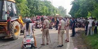 Army aspirants stage protest, seek time to submit papers