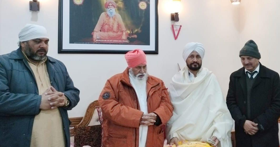 Punjab ex-CM Charanjit Channi visits 2 deras in Jalandhar