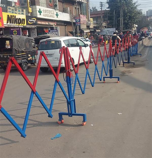 New barricades help ease traffic congestion in Pathankot district