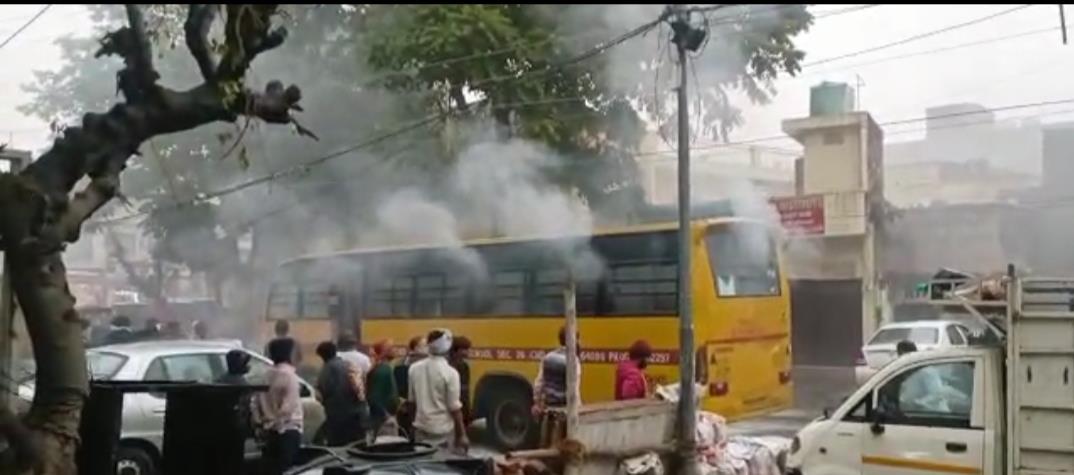 School bus ferrying students at Mani Majra fills with smoke, evacuated